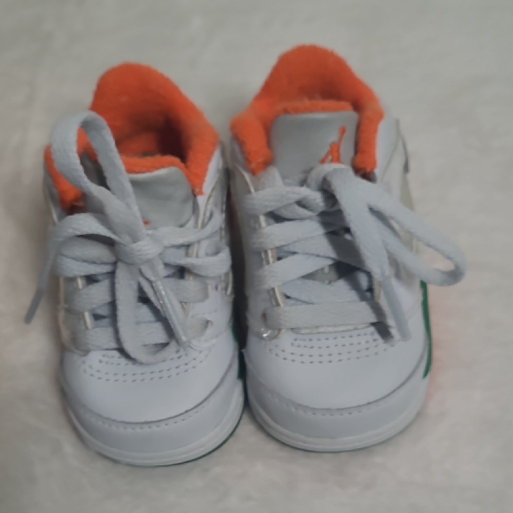 Jordan White and Orange Low-Top Sneakers - Picture 7 of 7